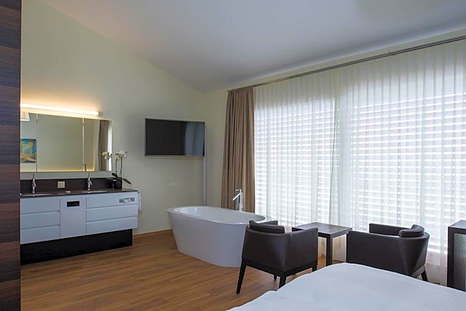 Photo 1 of 10 of Junior Suite, Balcony