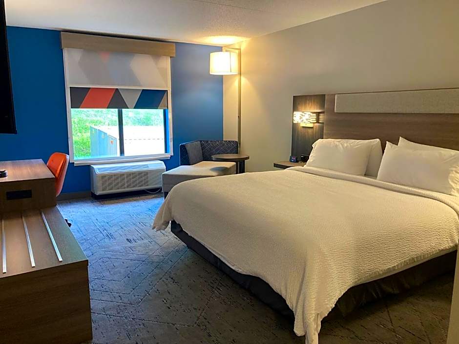 Holiday Inn Express and Suites Winchester By IHG