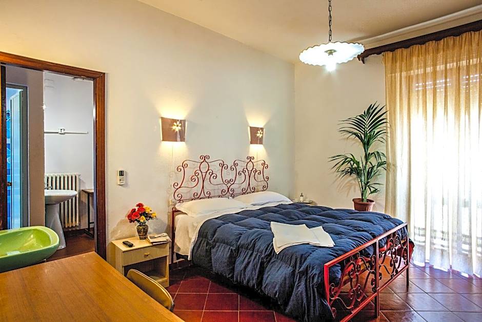 Hotel Villarosa con Vespa Rent