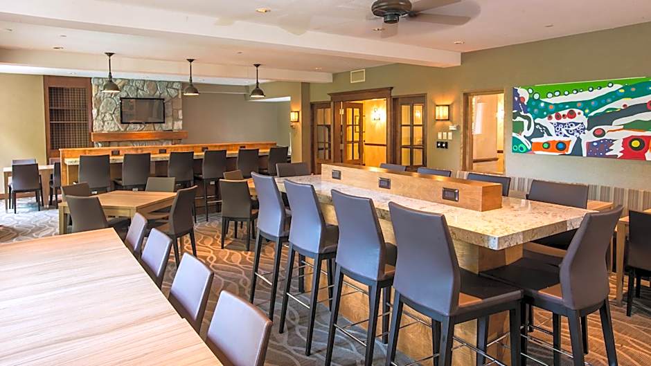 Holiday Inn Express & Suites Tremblant By IHG