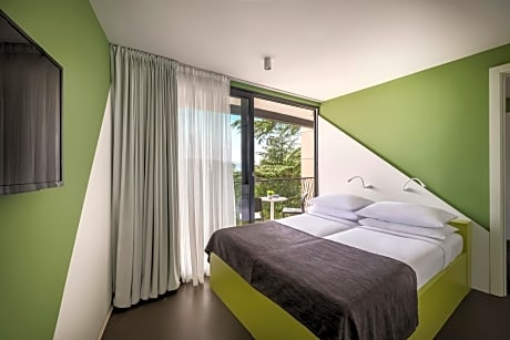 Comfort Suite with Seaside Balcony