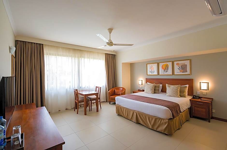 Sea Cliff Court Hotel & Luxury Apartments