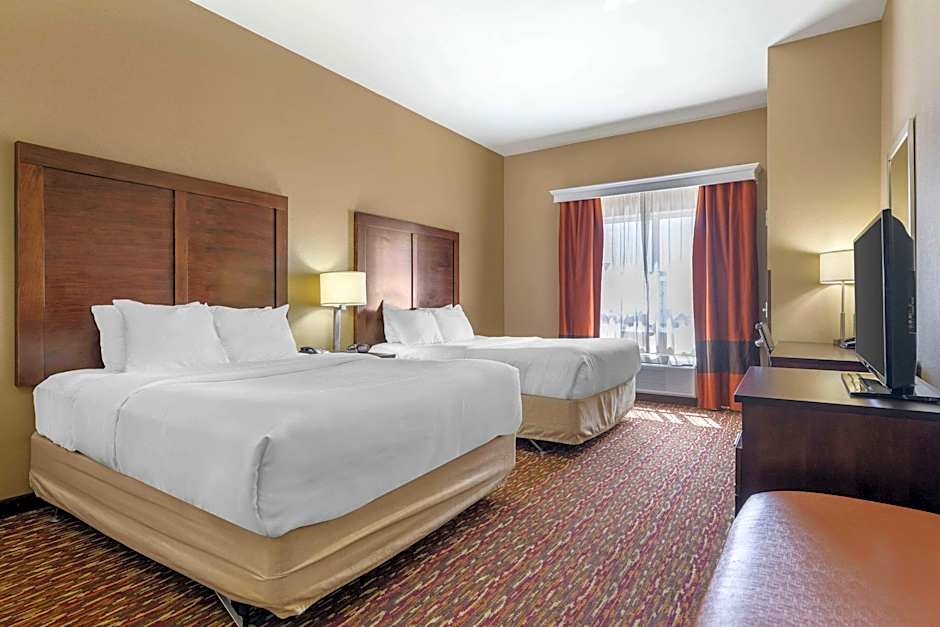 Photo 1 of 4 of 2 Queen Beds, Accessible