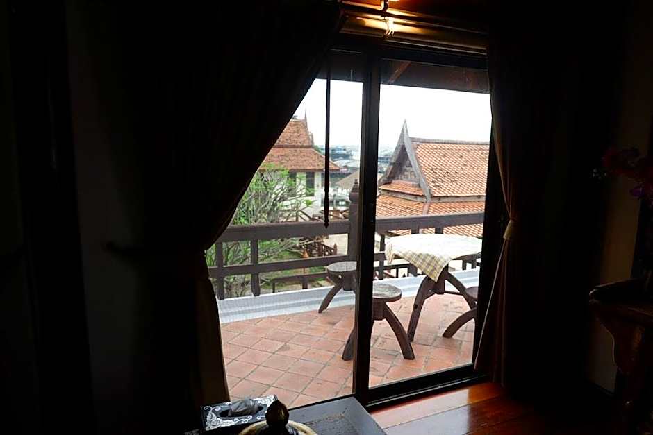 Ayutthaya Garden River Home