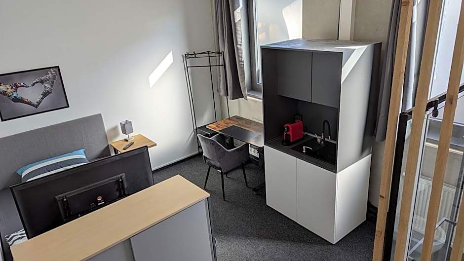 BUSINESS-MOTEL free WiFi & massage, air-con, XXL-Parking