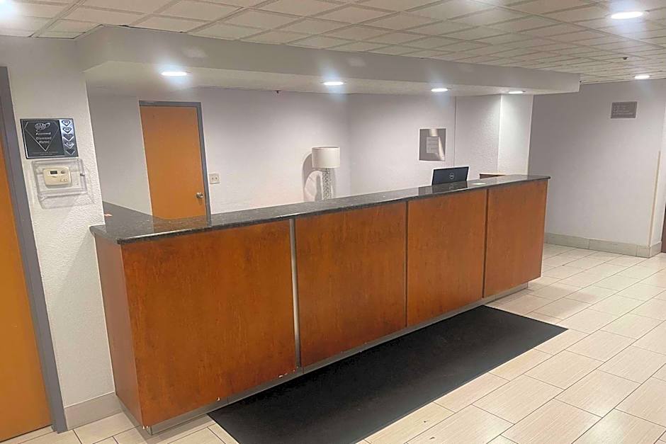 Days Inn by Wyndham Englewood Dayton Airport