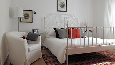 Apartment with garden and private parking