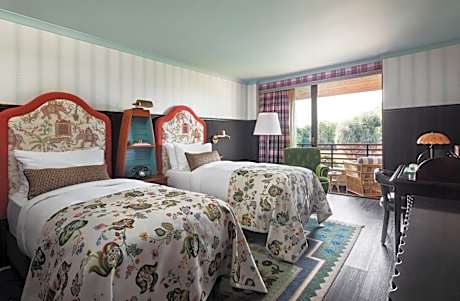 Graduate Twin Room with Balcony and River View