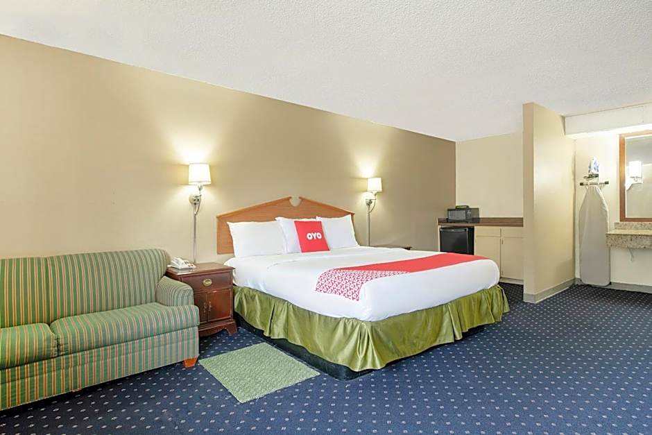 OYO Hotel Tulsa International Airport