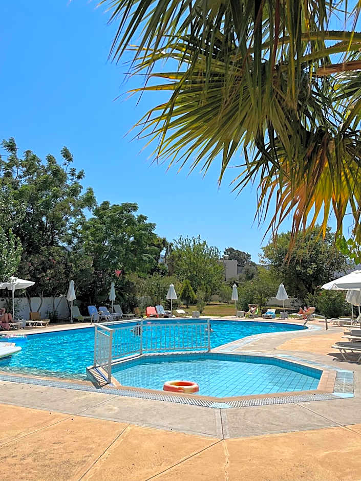 Theodorou Beach Hotel Apartments