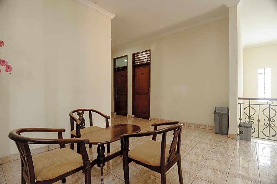 RedDoorz syariah near AEON Mall Tanjung Barat