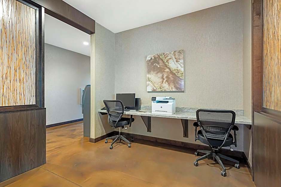 Best Western Plus Lakeview Hotel