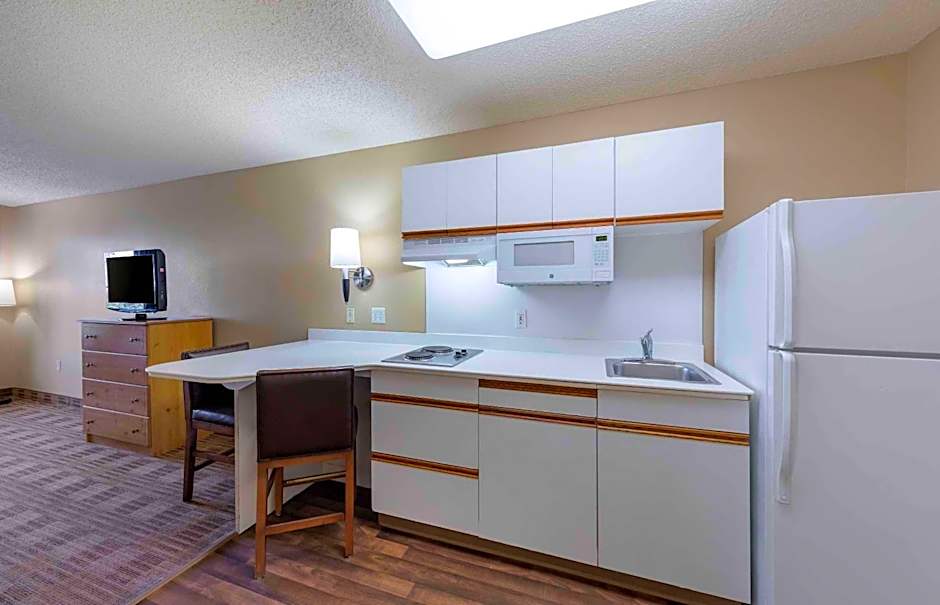 Extended Stay America Suites - Newark - Woodbridge