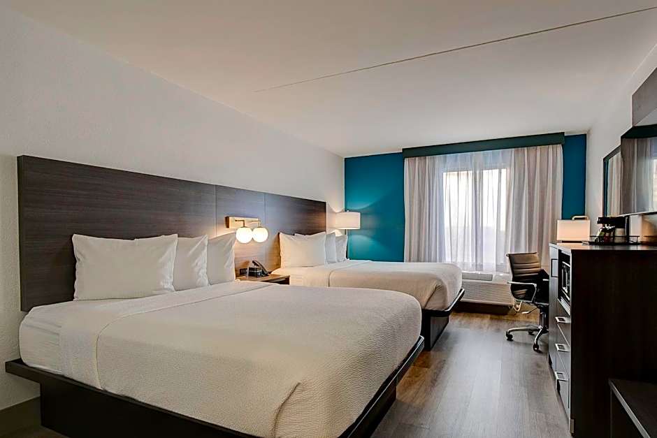 La Quinta Inn & Suites by Wyndham Maingate Fort Jackson