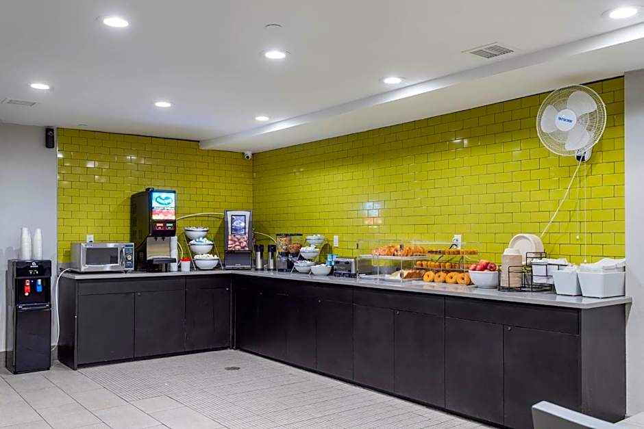 Red Roof PLUS Brooklyn - Flatbush Ave