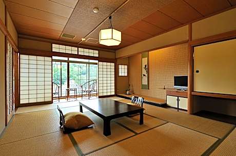 Akebono: Deluxe Japanese Style with River View Half Open-Air Spa)