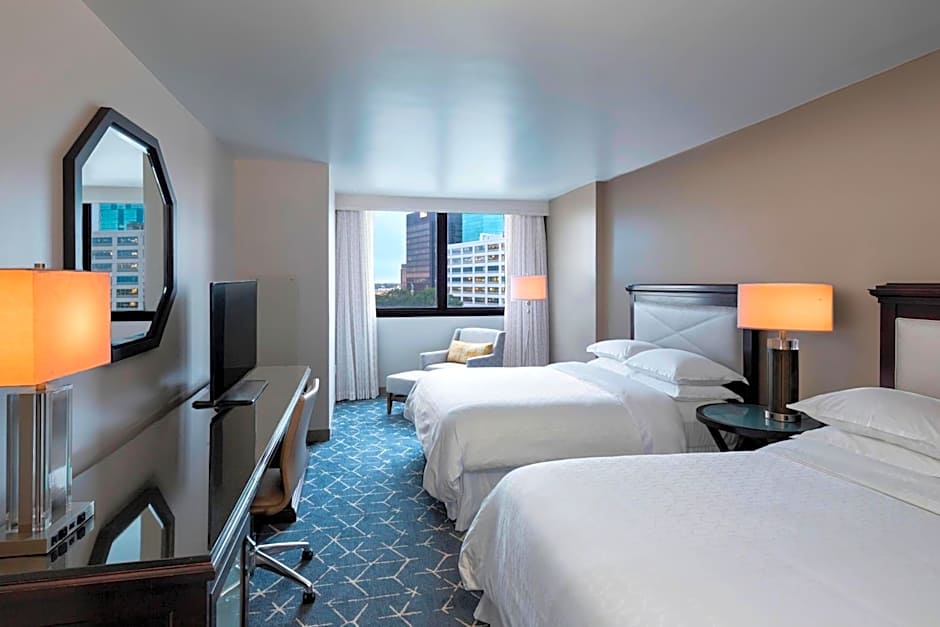 Sheraton Norfolk Waterside Hotel