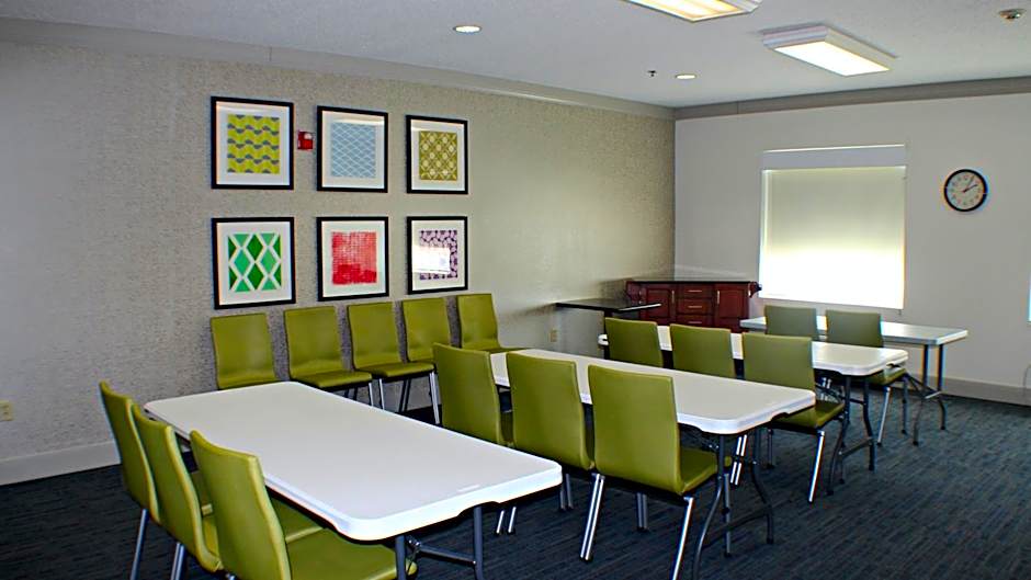 Holiday Inn Express Hotel & Suites Plainview By IHG