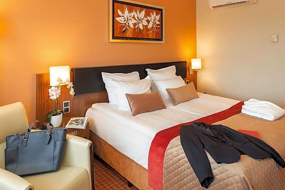 Avalon Hotel & Conferences