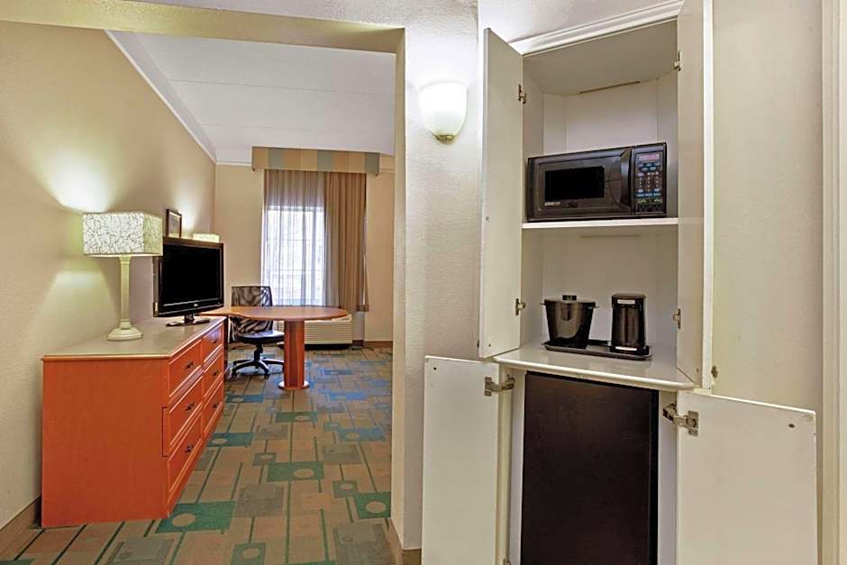 La Quinta Inn & Suites by Wyndham Winston-Salem