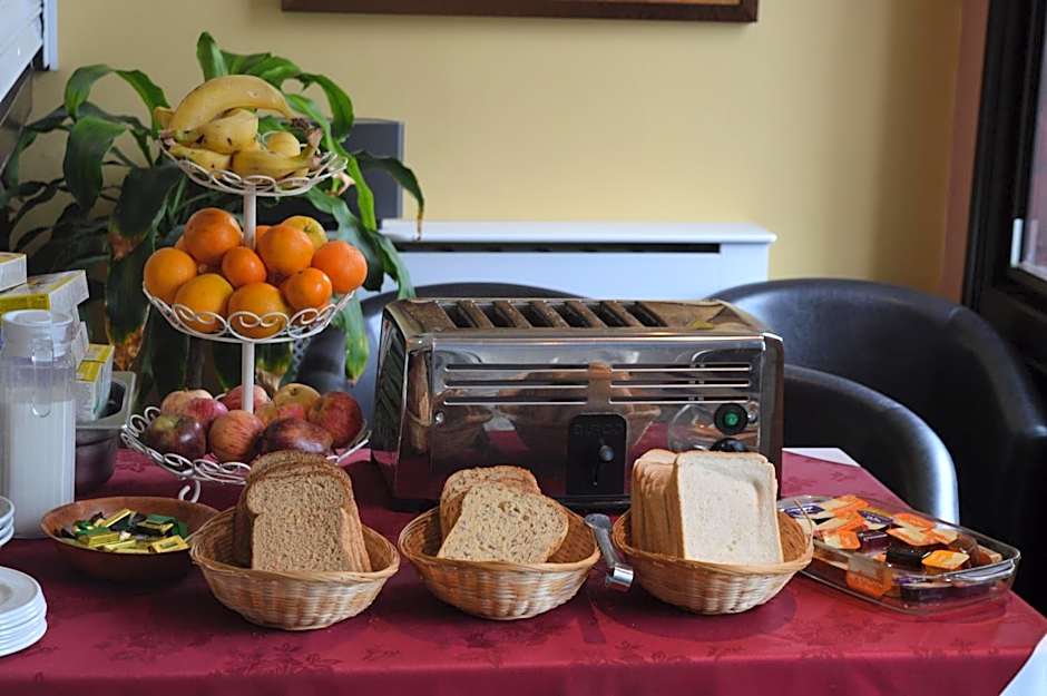 OYO Star Anglia Hotel