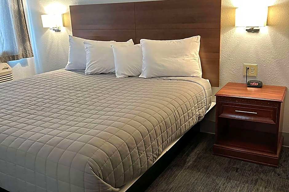 Travelodge by Wyndham Lincoln South