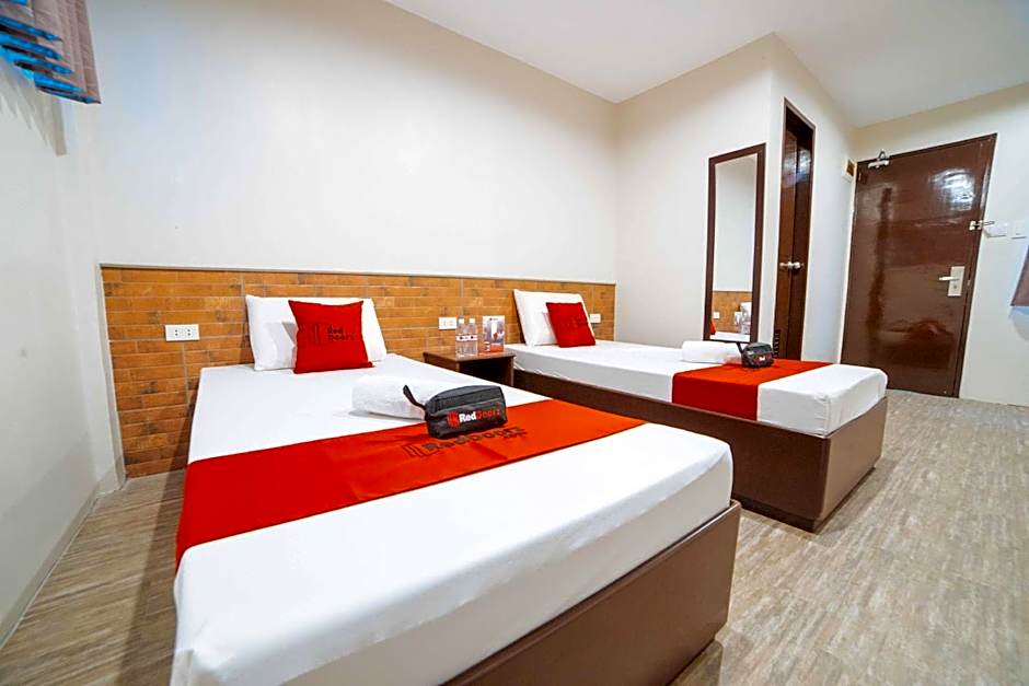 RedDoorz at Travelers Inn Bajada Davao