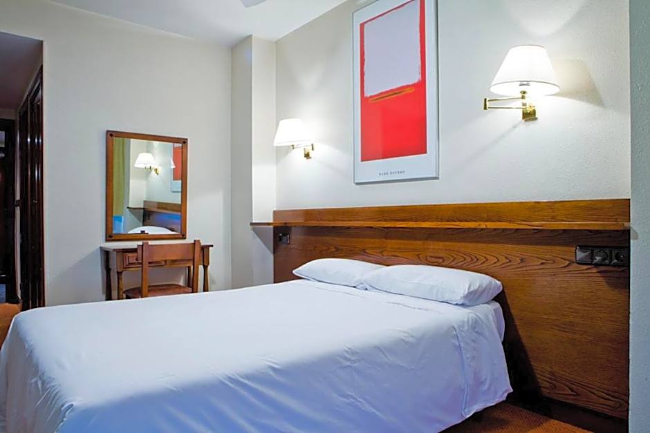 Photo 1 of 2 of Standard 1 King Bed