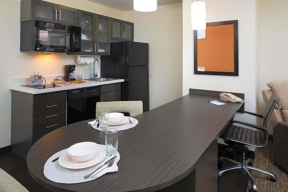 Candlewood Suites Olathe By IHG