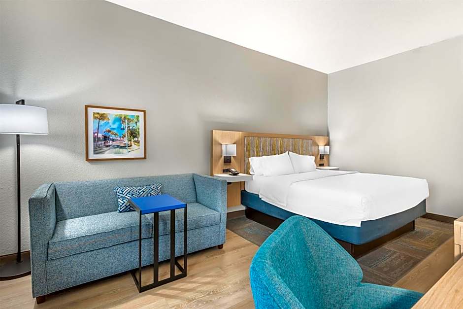 Photo 1 of 3 of 1 King Bed with Sofabed
