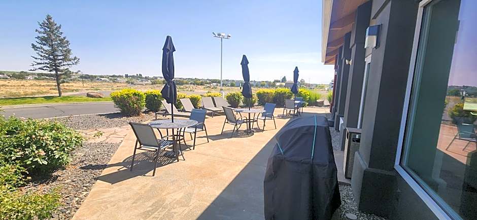 Ten Pin Inn & Suites