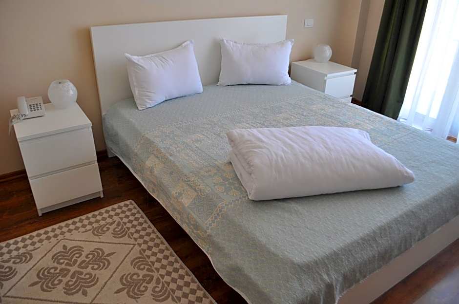 Zdjęcie 1 z 12 — Double Room