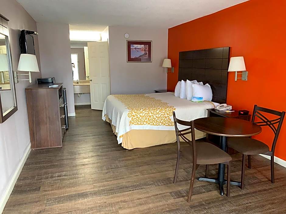 Days Inn by Wyndham Clinton