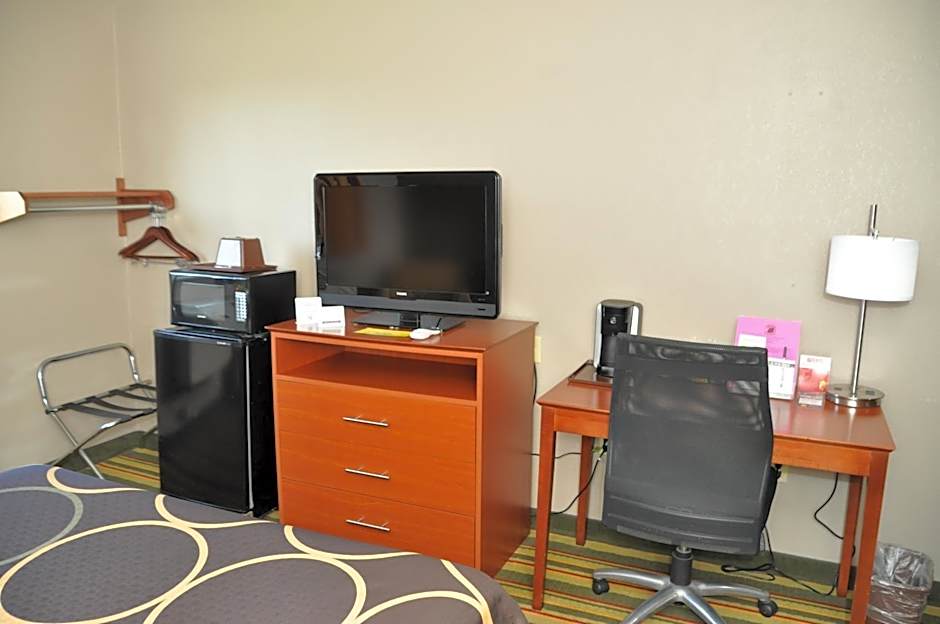 Super 8 by Wyndham Clearfield