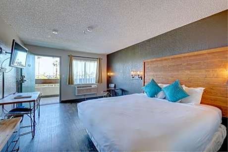 Deluxe King Suite