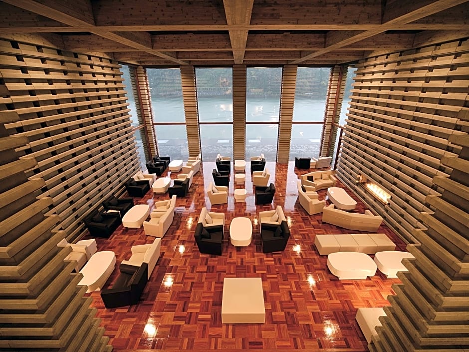 River Retreat Garaku