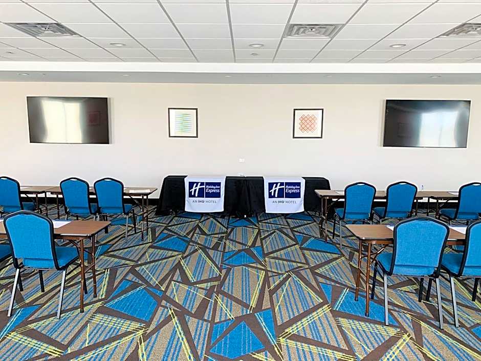 Holiday Inn Express & Suites Chicago - Hoffman Estates By IHG