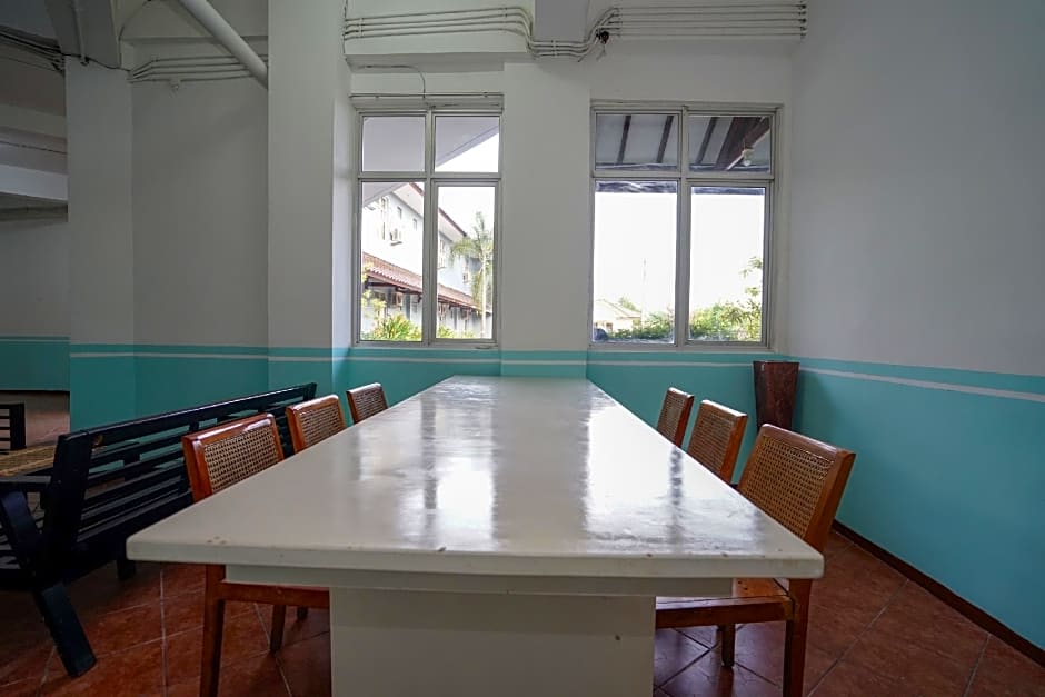 OYO 1844 Bravo Residence