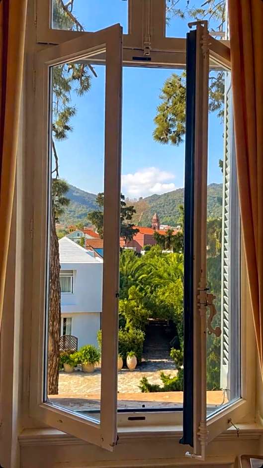 Loriet Hotel