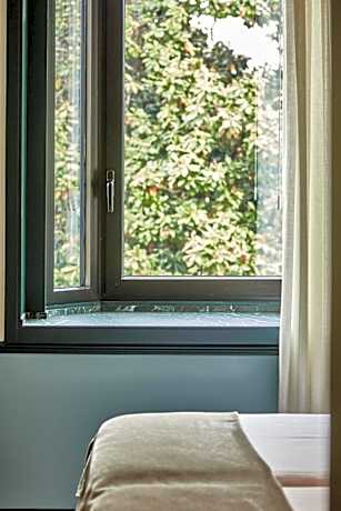 Deluxe Double Room with Pool View