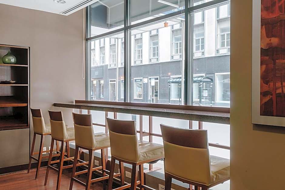 CLUB QUARTERS HOTEL, CENTRAL LOOP