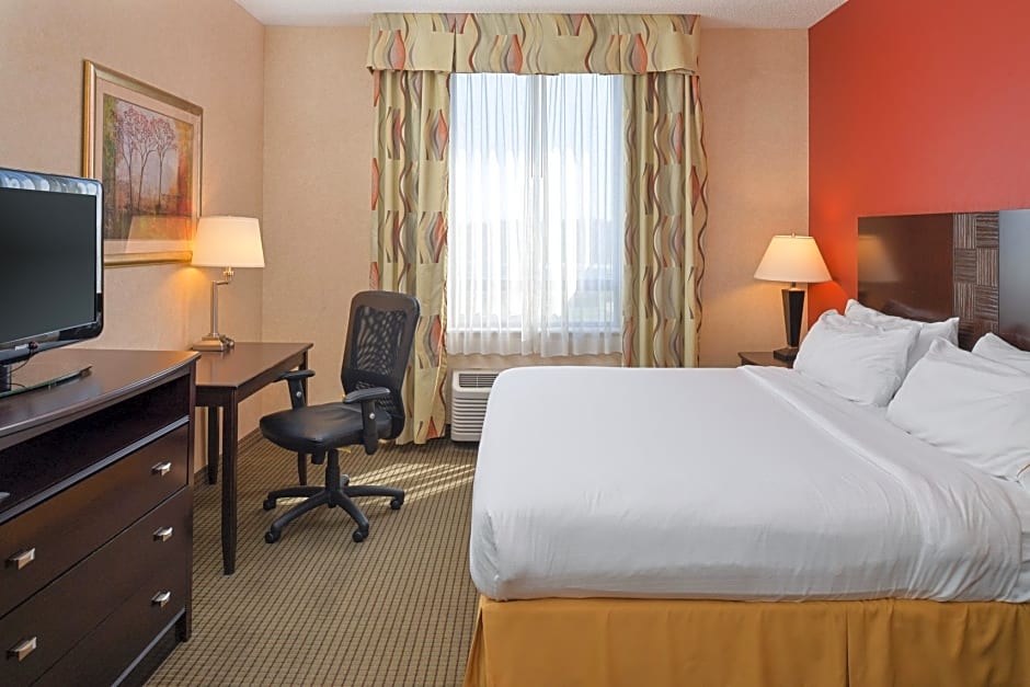 Holiday Inn Express Hotel & Suites Harrison