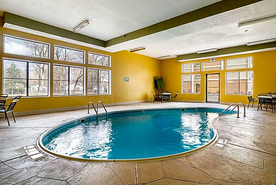 Quality Inn & Suites Harvey - Chicago Southland