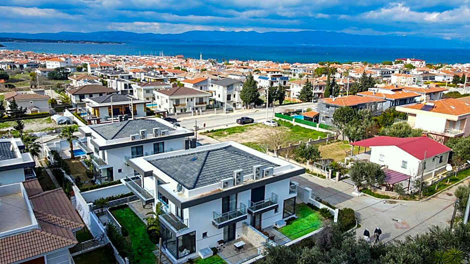 Çeşme lüks huzurlu yeni villa