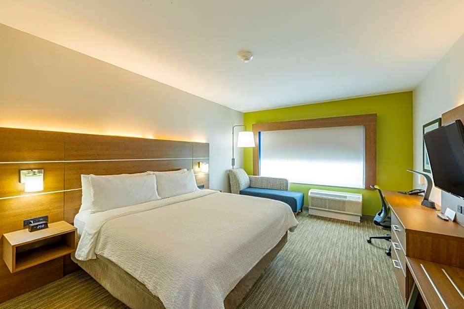 Holiday Inn Express and Suites Lindale By IHG