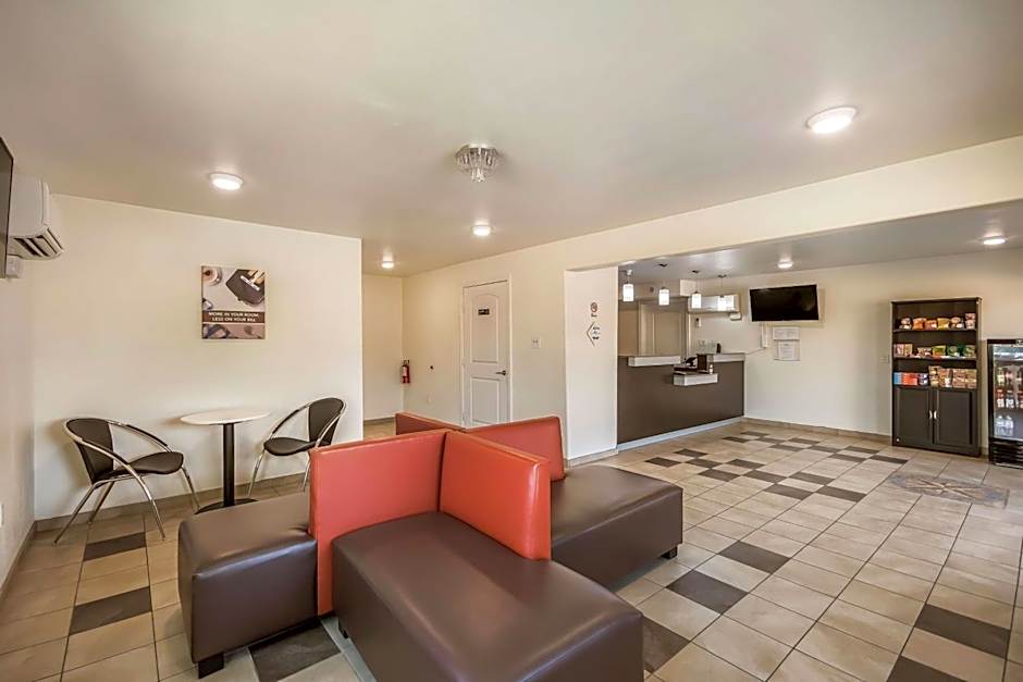 Studio 6-Huntsville, TX