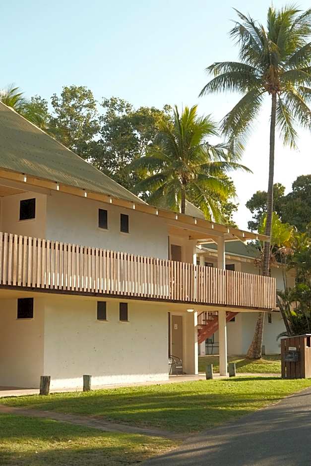 Nomads Airlie Beach Hotel