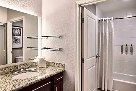 Suite, 1 Bedroom (2 Queen Beds and 1 Double Sofa Bed)