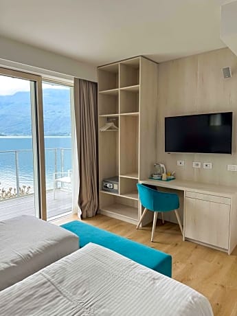Deluxe Double Room with Side Sea View