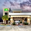 La Quinta Inn & Suites by Wyndham Lake Charles-Westlake